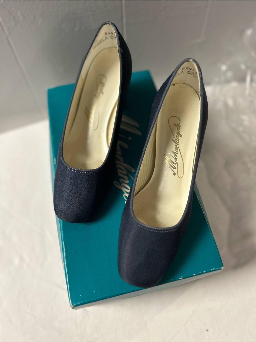 Vintage Michaelangelo Navy Classic Round-Toe Pumps size 5